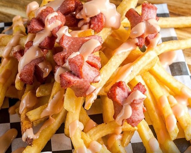 Salchipapas.